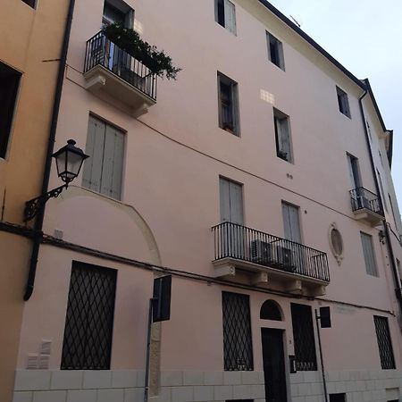 Mini Contra' Dei Servi - Vicenza Apartment Bagian luar foto