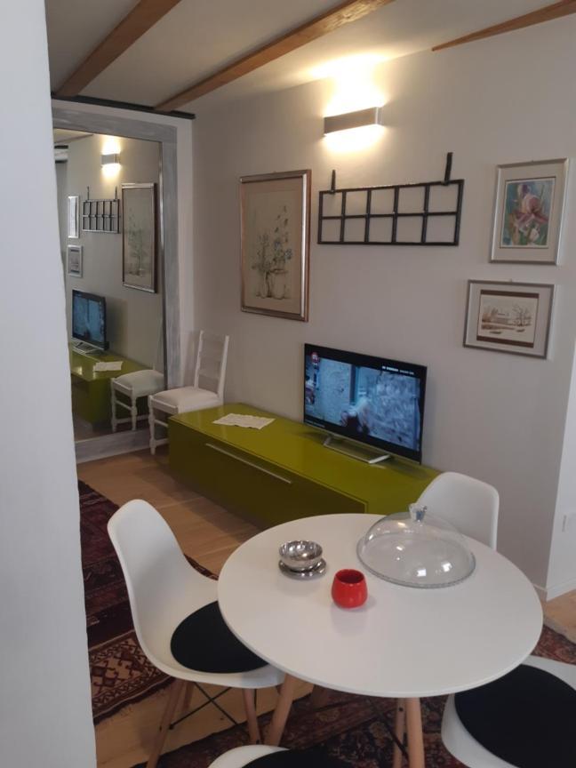 Mini Contra' Dei Servi - Vicenza Apartment Bagian luar foto