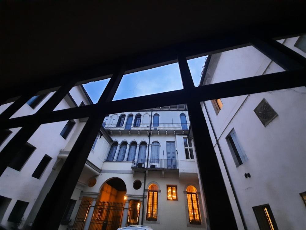 Mini Contra' Dei Servi - Vicenza Apartment Bagian luar foto