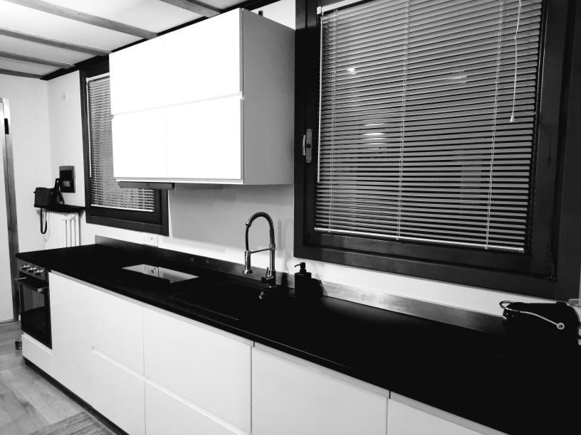 Mini Contra' Dei Servi - Vicenza Apartment Bagian luar foto