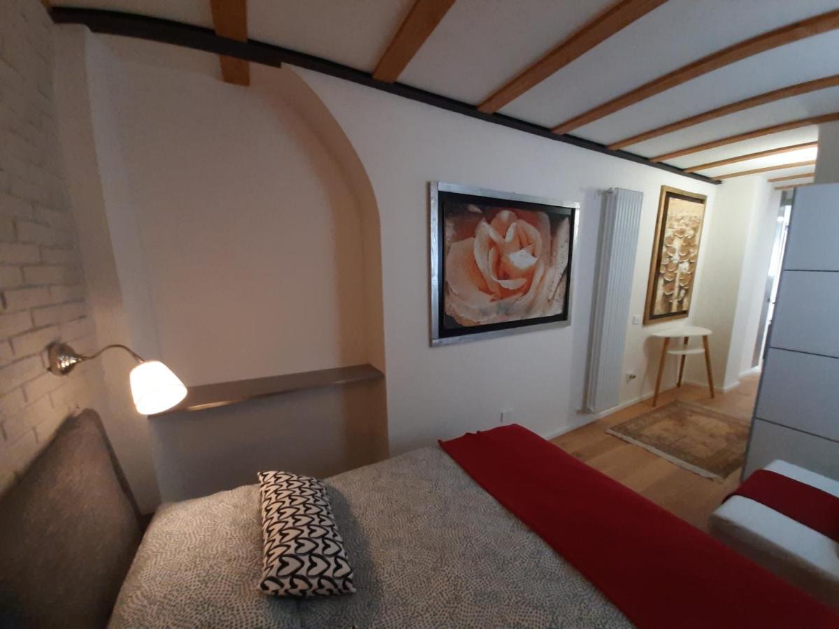 Mini Contra' Dei Servi - Vicenza Apartment Bagian luar foto